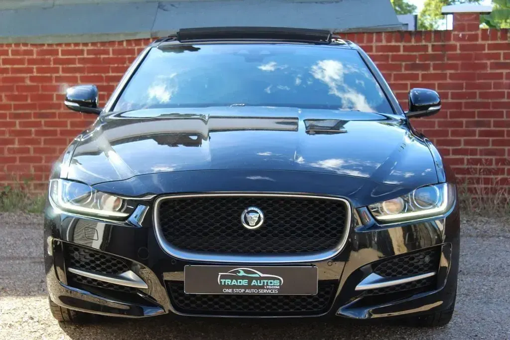 Used Jaguar XE R-Sport 200 HP (147 kW) 2018 Black Sedan