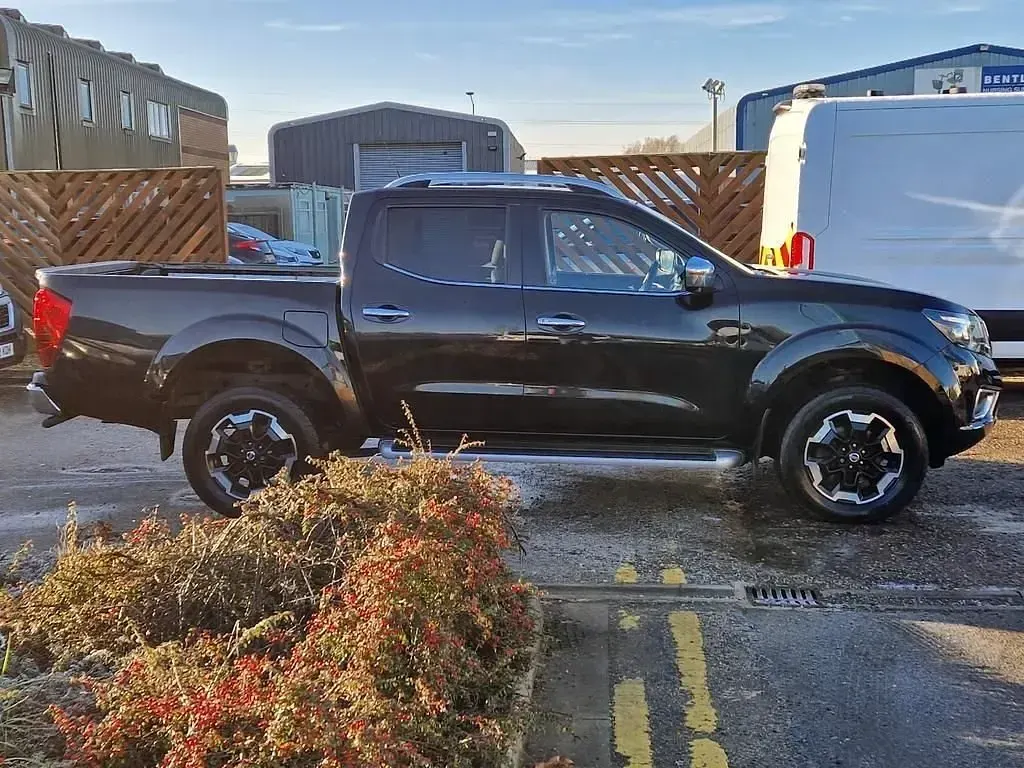 Used Nissan Navara Tekna 188 HP (138 kW) 2020 Black Pickup
