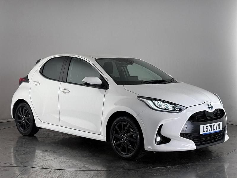 White Used 2022 Toyota Yaris Hybrid Design Hatchback | £16,200 (Good price) - Image 1/3