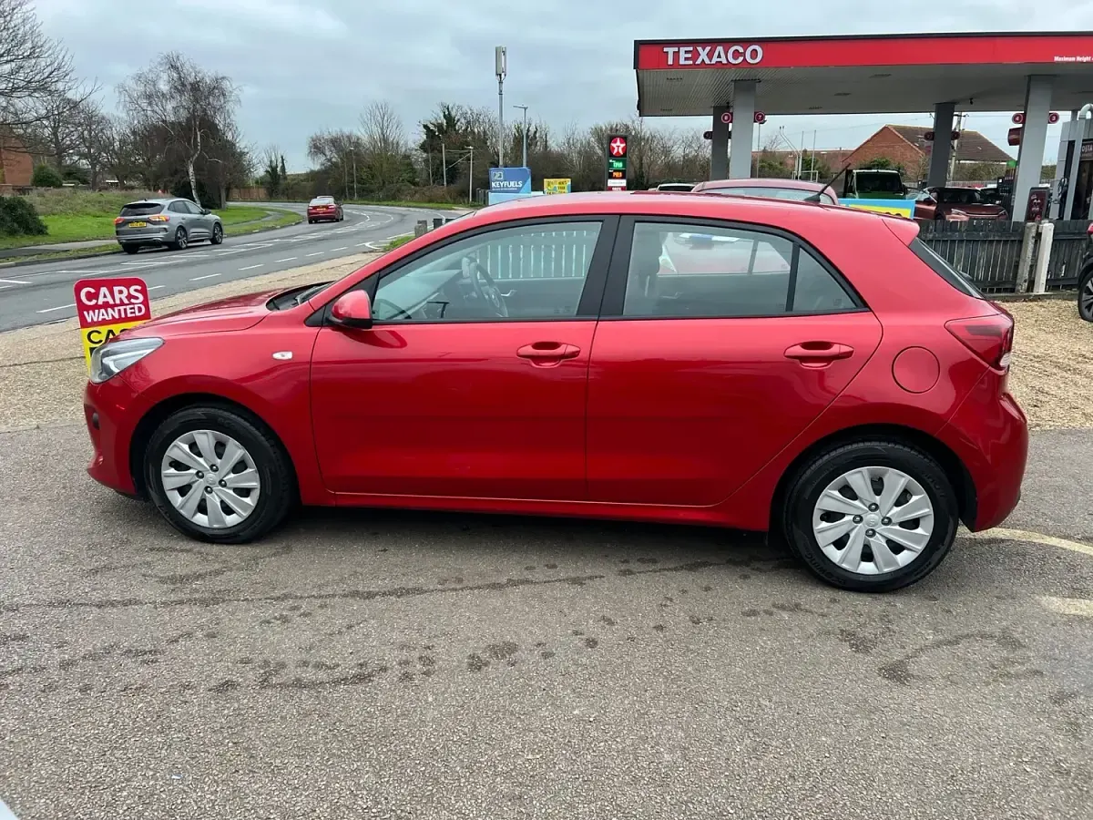 Used Kia Rio 84 HP (61 kW) 2020 Red Hatchback