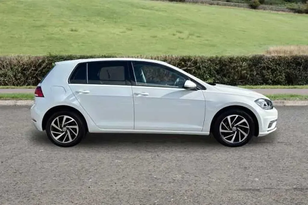 Used VW Golf VII Match 115 HP (84 kW) 2019 White Hatchback