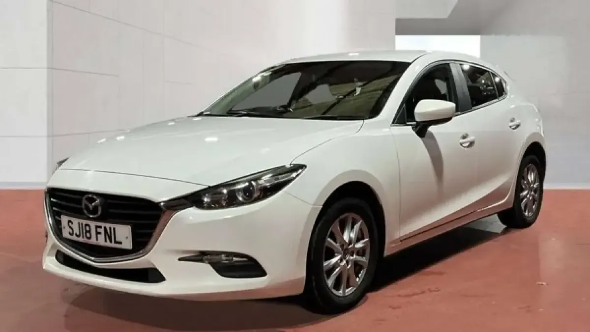 Used Mazda 3 121 HP (88 kW) 2018 White Hatchback