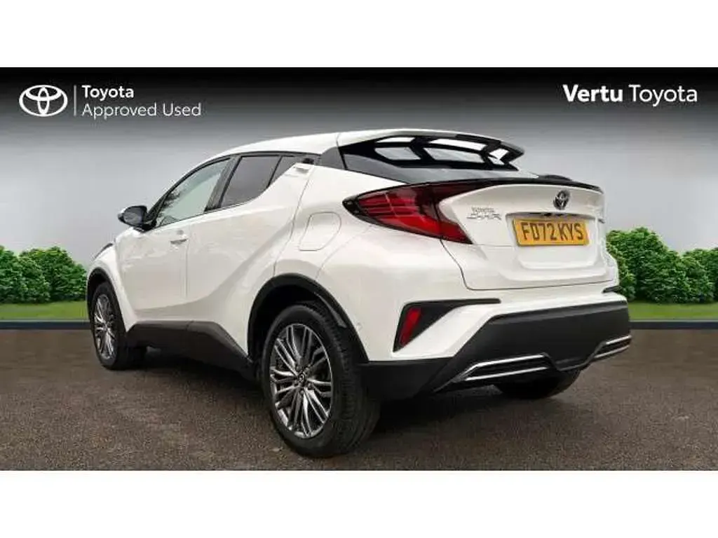 Used Toyota C-HR 194 HP (142 kW) 2023 White SUV