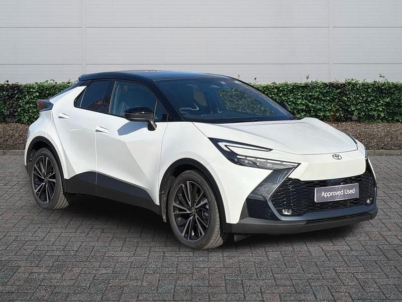 New Toyota C-HR 2026 Platinum white SUV