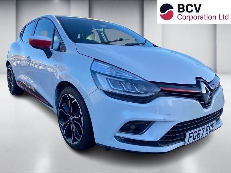 Used Renault Clio IV Dynamique 90 HP (66 kW) 2017 White Hatchback