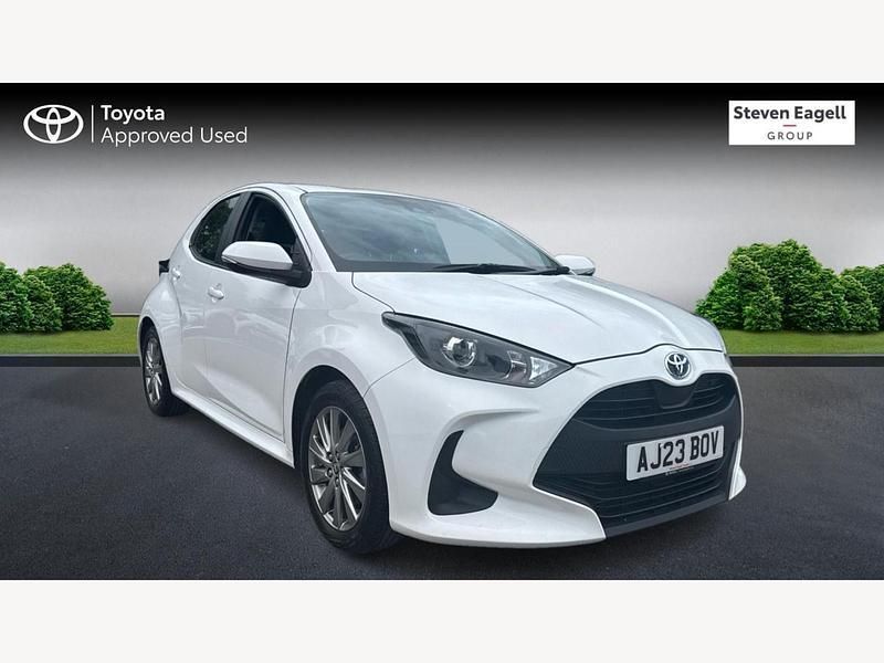 White Used 2023 Toyota Yaris Hybrid Hatchback | £16,877 (Good price) - Image 1/3