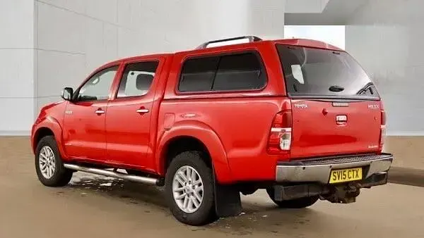 Used Toyota HiLux 171 HP (125 kW) 2015 Red Pickup