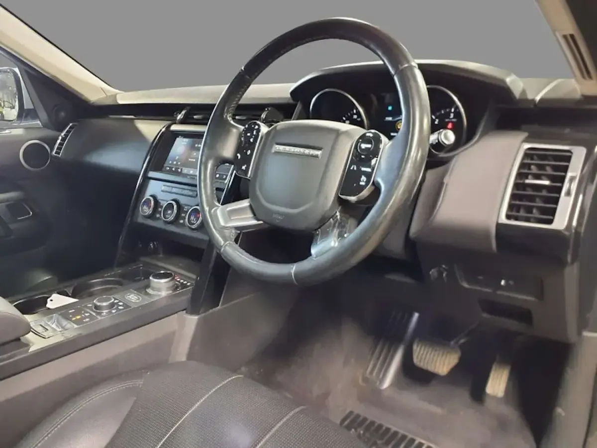 Begagnad Land Rover Discovery 5 2019 Silver SUV