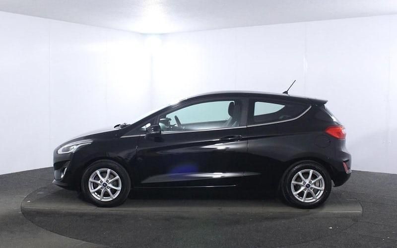 Usado Ford Fiesta Zetec 101 HP (74 kW) 2018 Preto Citadino