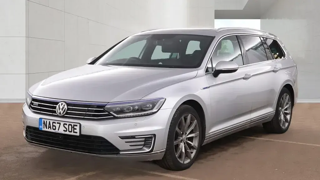Used VW Passat Advance 218 HP (160 kW) 2017 Silver Estate