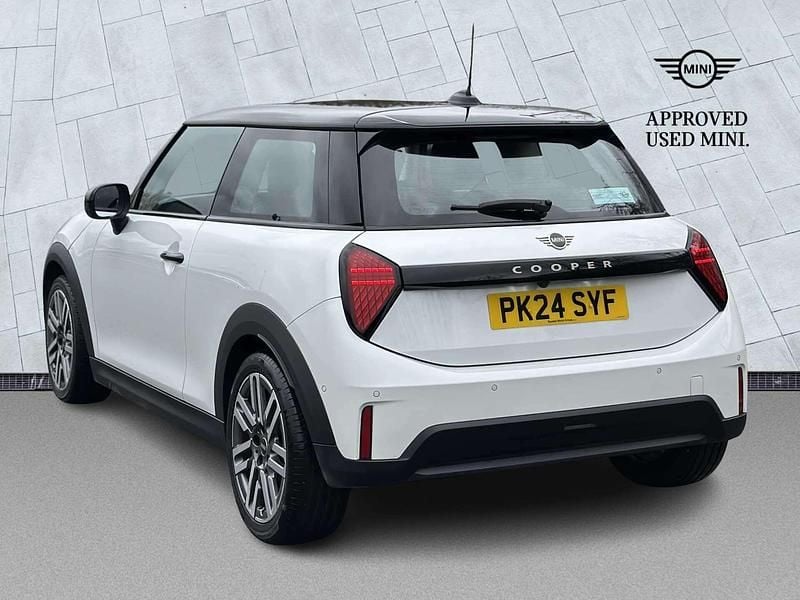 Used Mini Cooper Hatch 154 HP (113 kW) 2024 White Hatchback