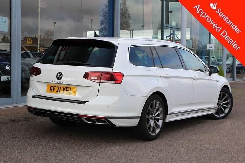 Used VW Passat R-line 150 HP (110 kW) 2021 White Estate