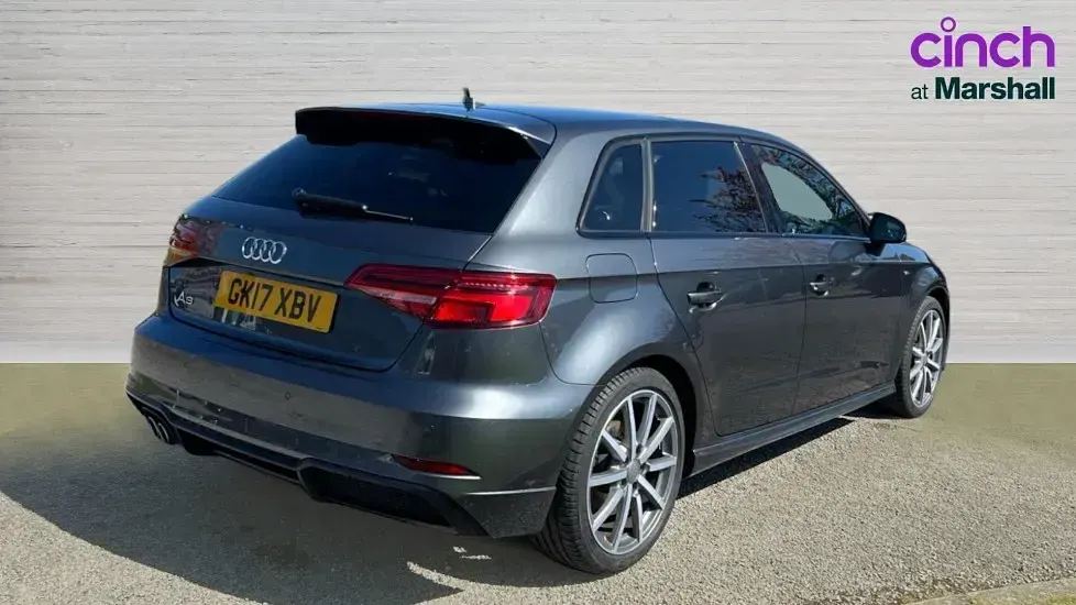 Usado Audi A3 Black Edition 184 HP (135 kW) 2017 Cinzento Citadino