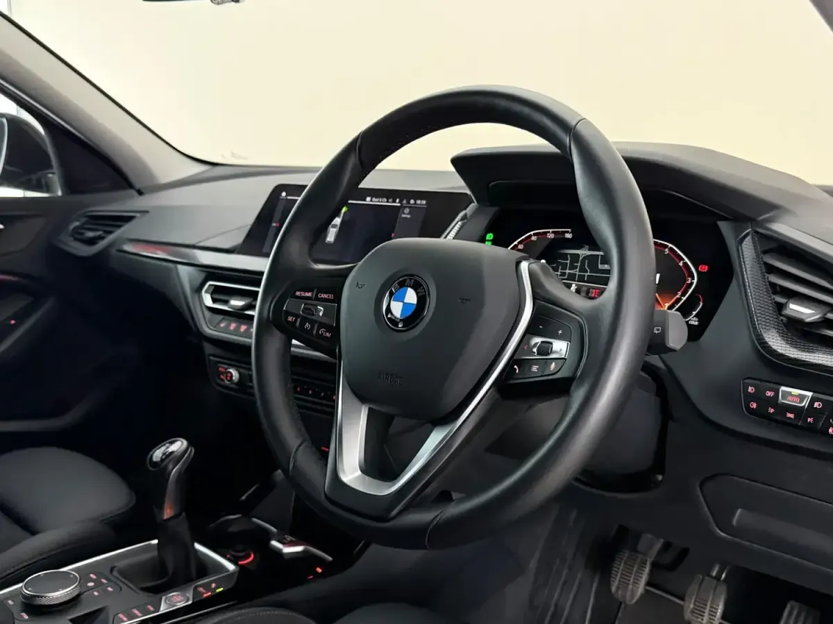 Used BMW 118 Sport Line 136 HP (100 kW) 2021 Black Hatchback