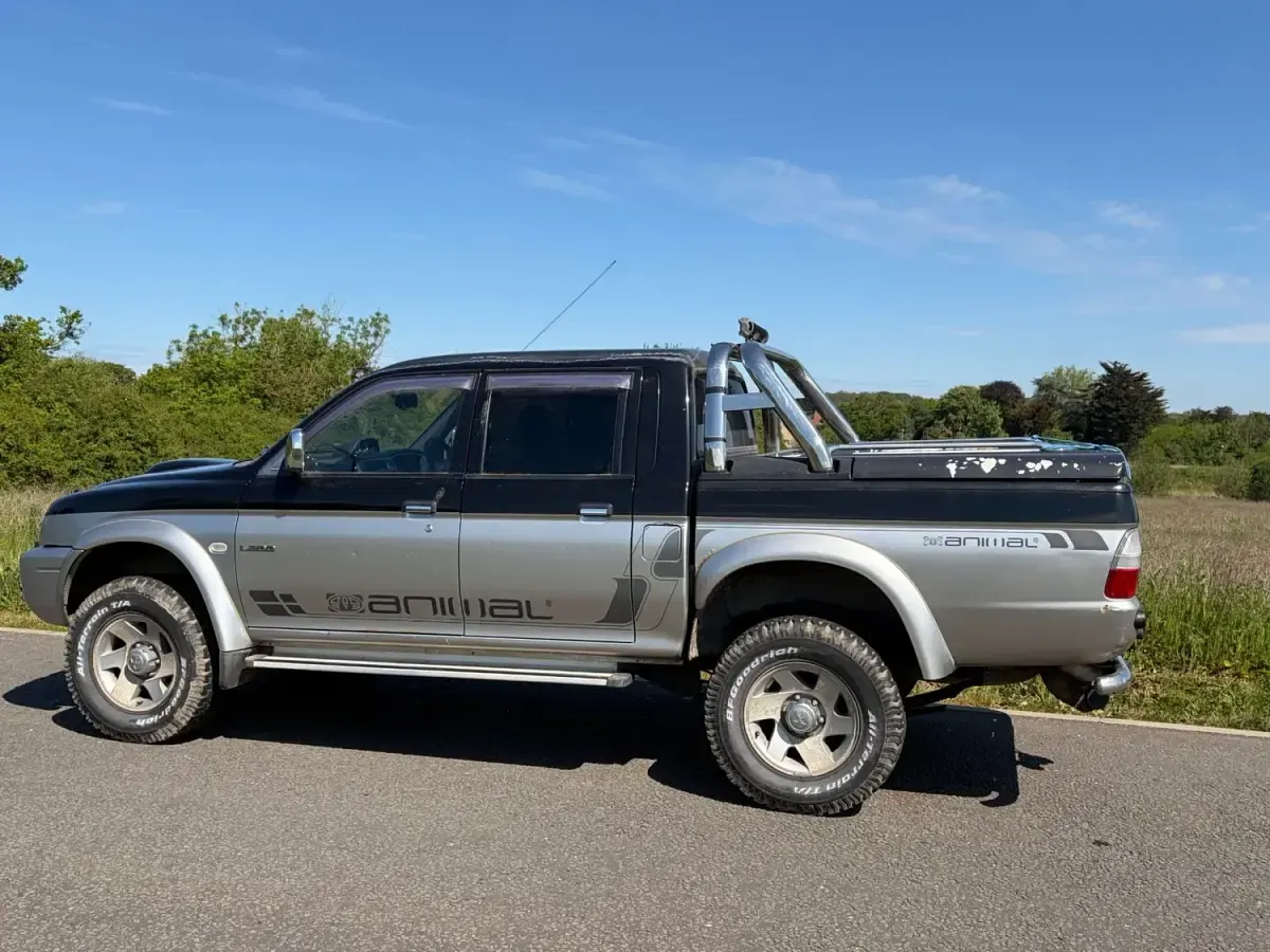 Second-hand Mitsubishi L200 113 CP (83 kW) 2004 Negru Pickup