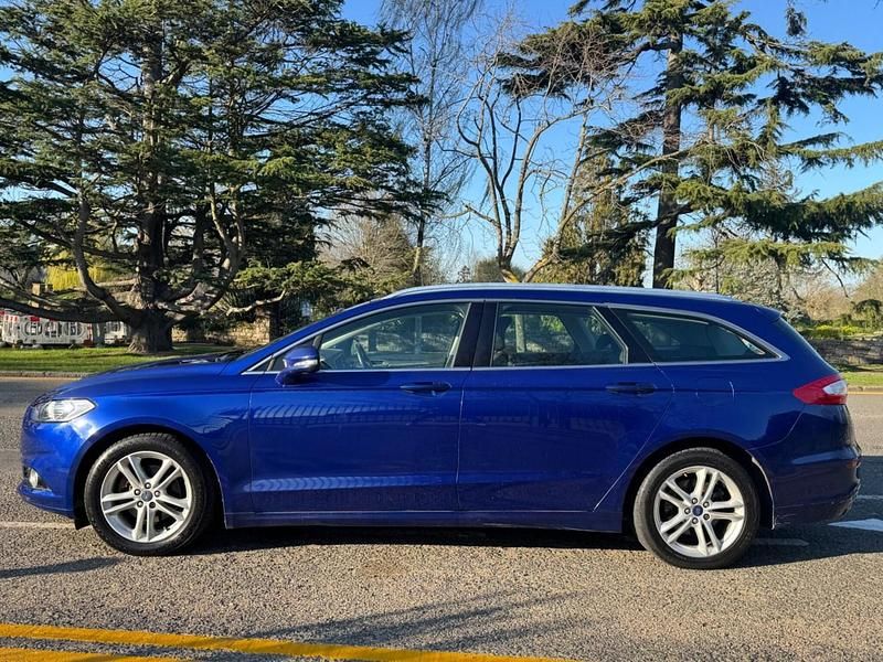 Begagnad Ford Mondeo Titanium 180 HK (132 kW) 2015 Blå Kombi