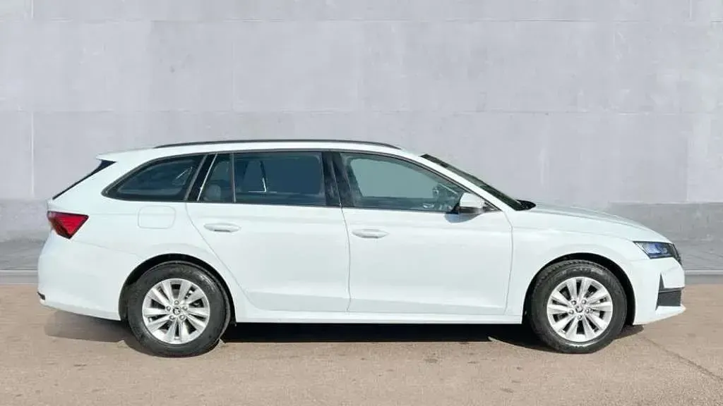 Used Skoda Octavia SE Technology 150 HP (110 kW) 2025 White Estate