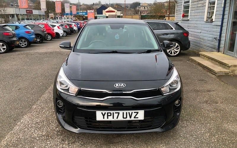 Usado Kia Rio 77 HP (56 kW) 2017 Preto Citadino
