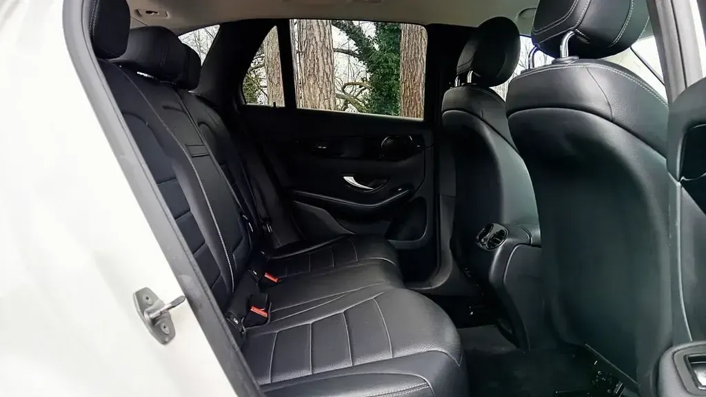 Used Mercedes GLC250 Urban 211 HP (155 kW) 2018 White Estate