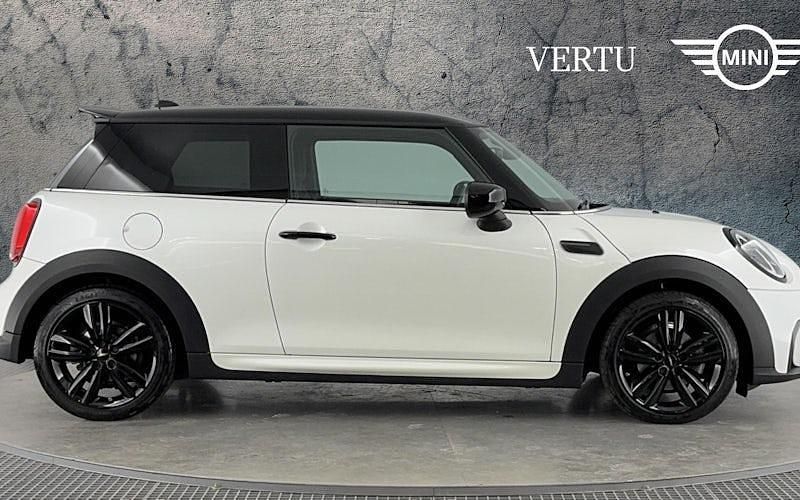 Usado Mini Cooper Premium 136 CV (100 kW) 2023 Blanco Utilitario
