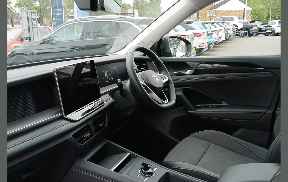 Usado VW Tayron Life 147 HP (108 kW) 2025 Cinzento SUV