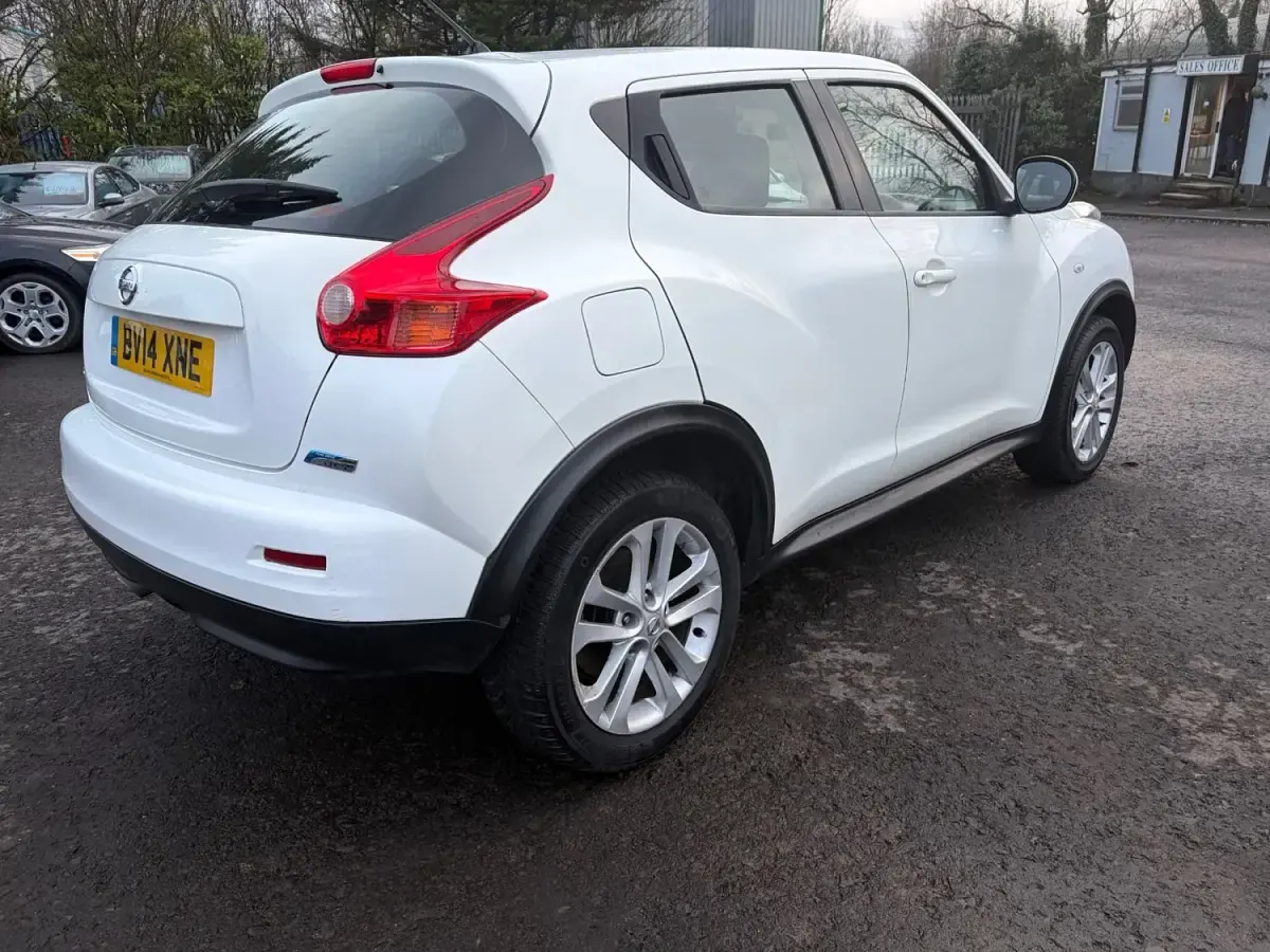 Usado Nissan Juke Acenta 110 HP (80 kW) 2014 Branco SUV