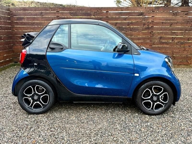 Used Smart ForTwo Cabrio Premium 71 HP (52 kW) 2018 Black Cabriolet