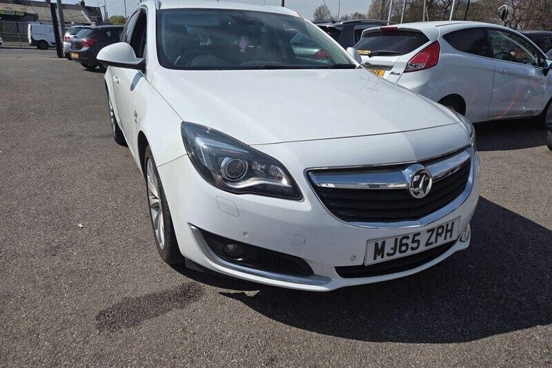 White Used 2015 Vauxhall Insignia Elite Estate | £4,999 (Fair price) - Image 1/1