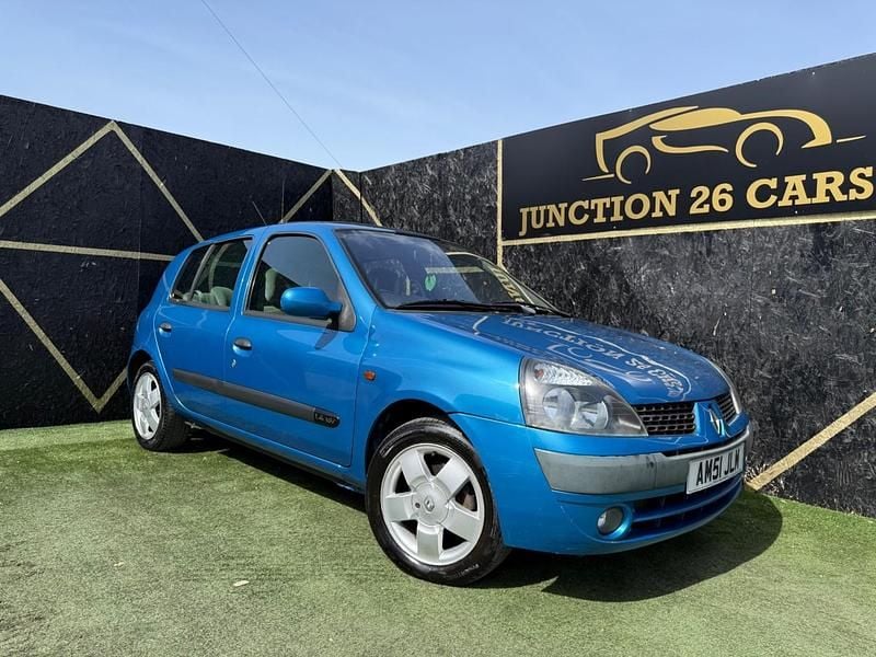 Used Renault Clio II Privilege 2001 Blue Hatchback