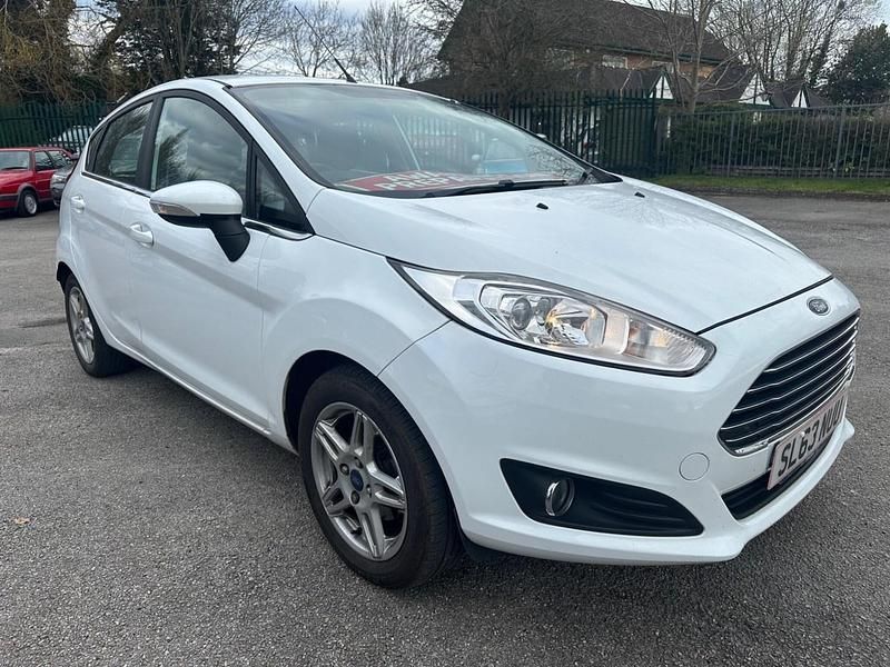 Used Ford Fiesta Zetec 82 HP (60 kW) 2013 White Hatchback