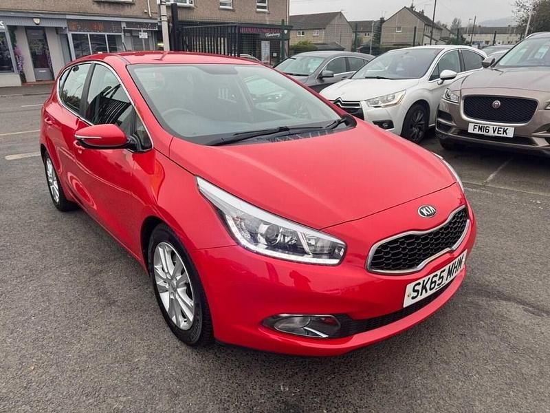 Used Kia Ceed 133 HP (97 kW) 2015 Red Hatchback