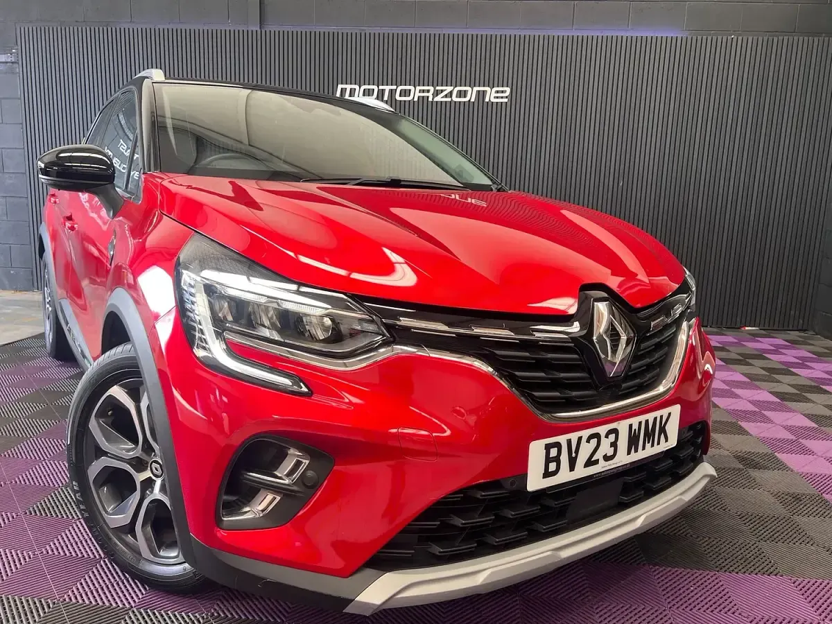 Used Renault Captur Techno 91 HP (66 kW) 2023 Red/black SUV
