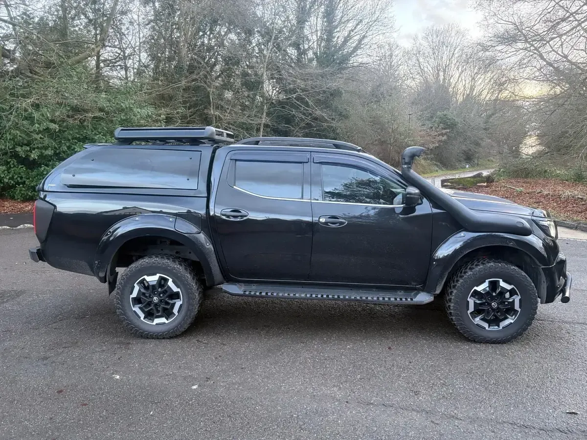 Used Nissan Navara Tekna 190 HP (139 kW) 2021 Black Pickup