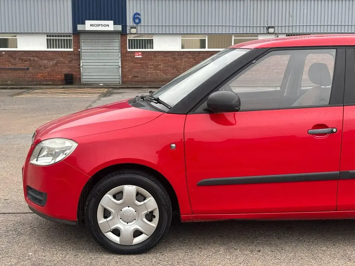 Used Skoda Fabia 60 HP (44 kW) 2008 Red Hatchback