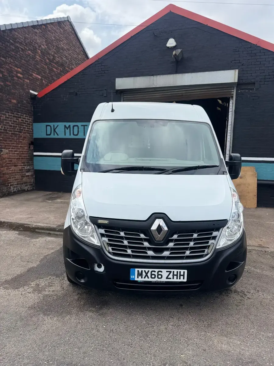 Used Renault Master Business 125 HP (91 kW) 2016 White Van