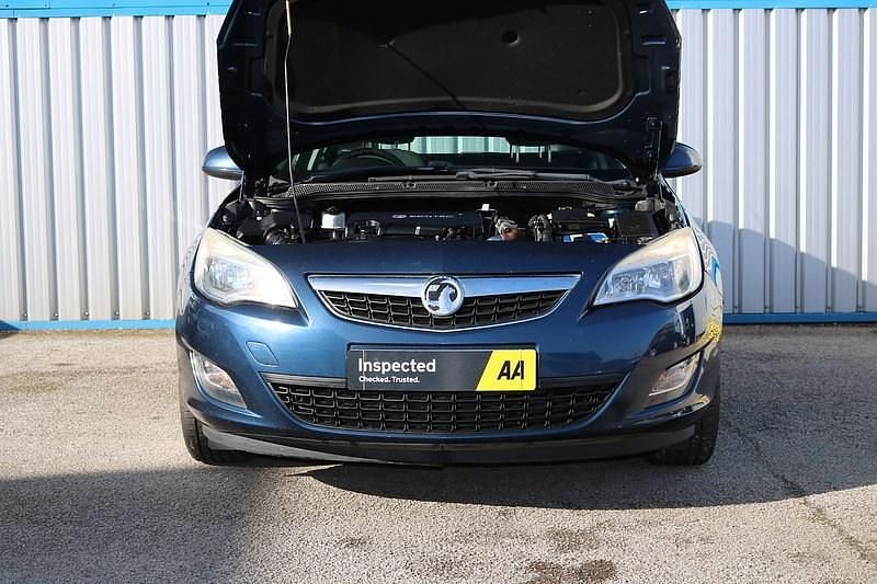Used Vauxhall Astra 110 HP (80 kW) 2012 Blue Estate
