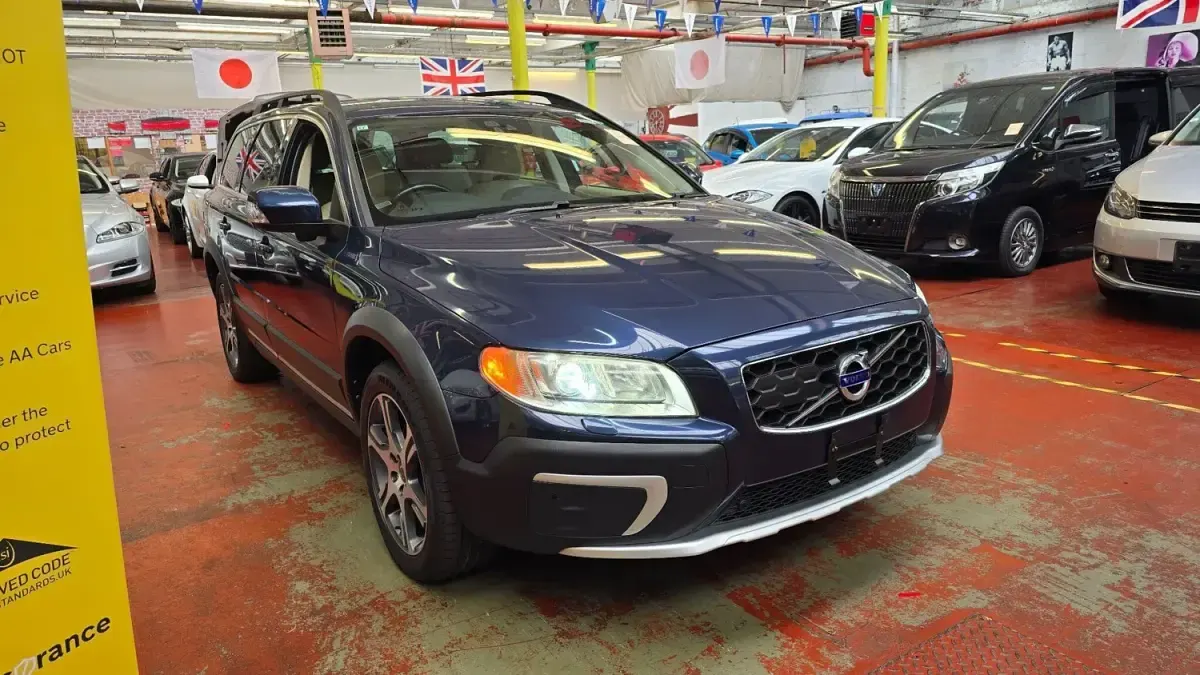 Usado Volvo XC70 SE Lux 304 HP (223 kW) 2014 Azul Carrinha