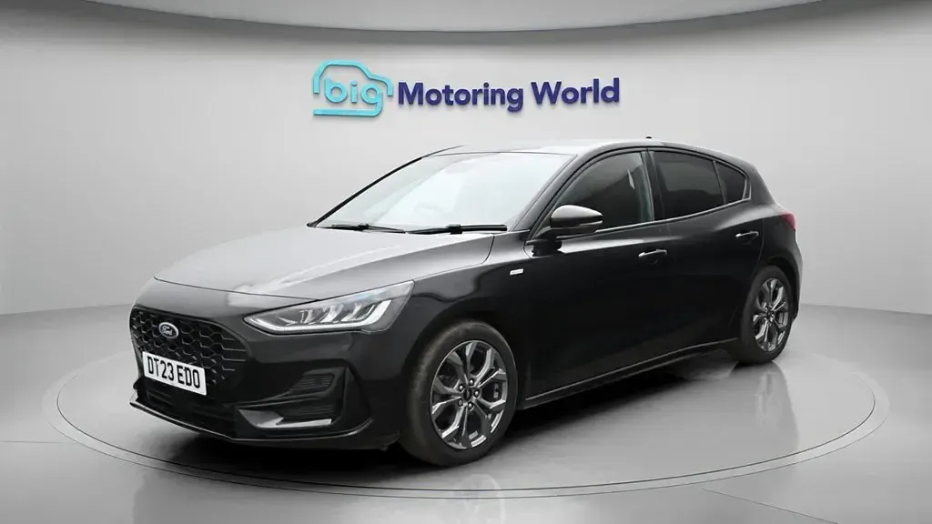 Używany Ford Focus ST-Line 125 KM (91 kW) 2023 Czarny Hatchback