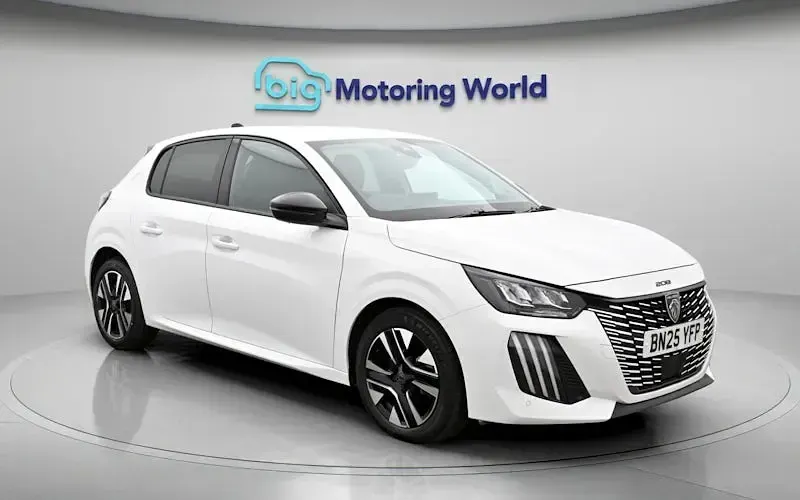 Used Peugeot 208 Allure 101 HP (74 kW) 2025 White Hatchback