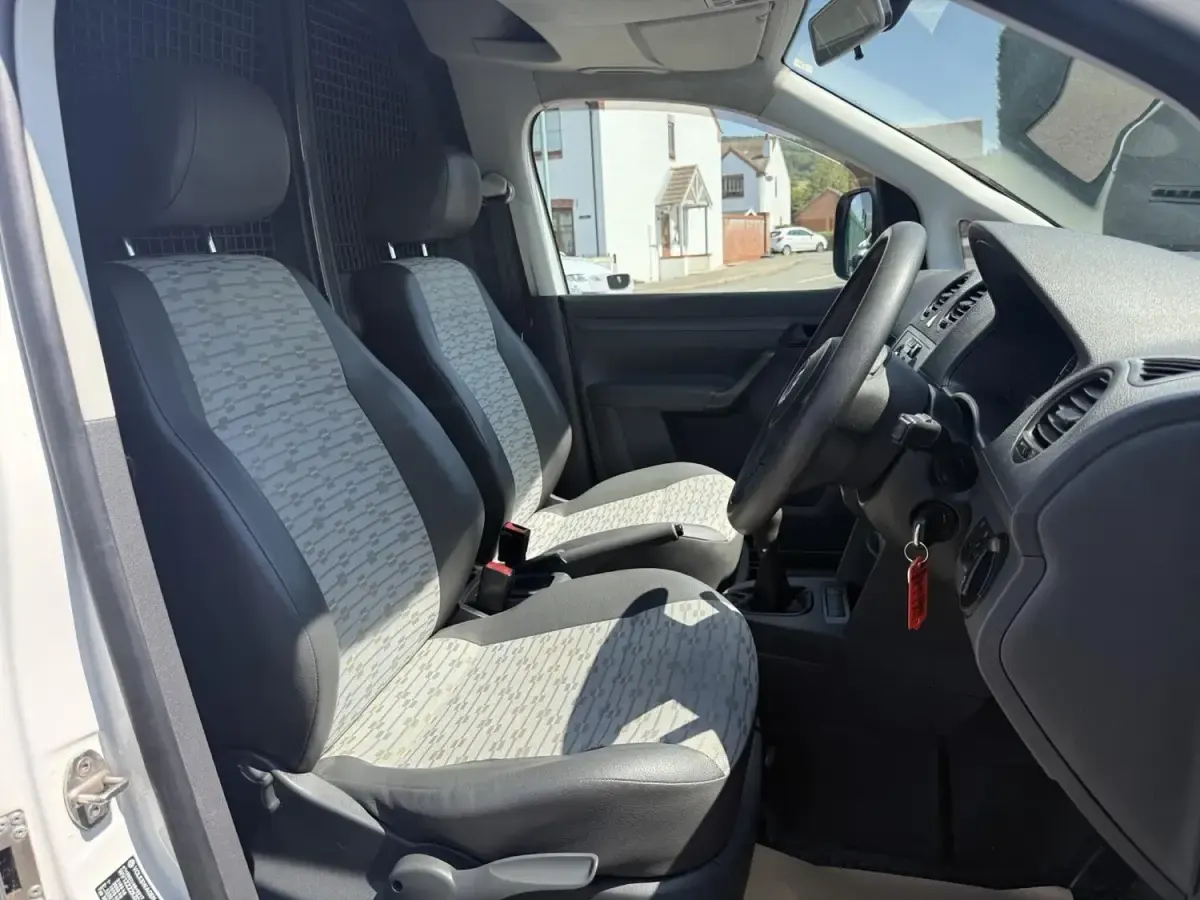 Used VW Caddy 75 HP (55 kW) 2013 White MPV