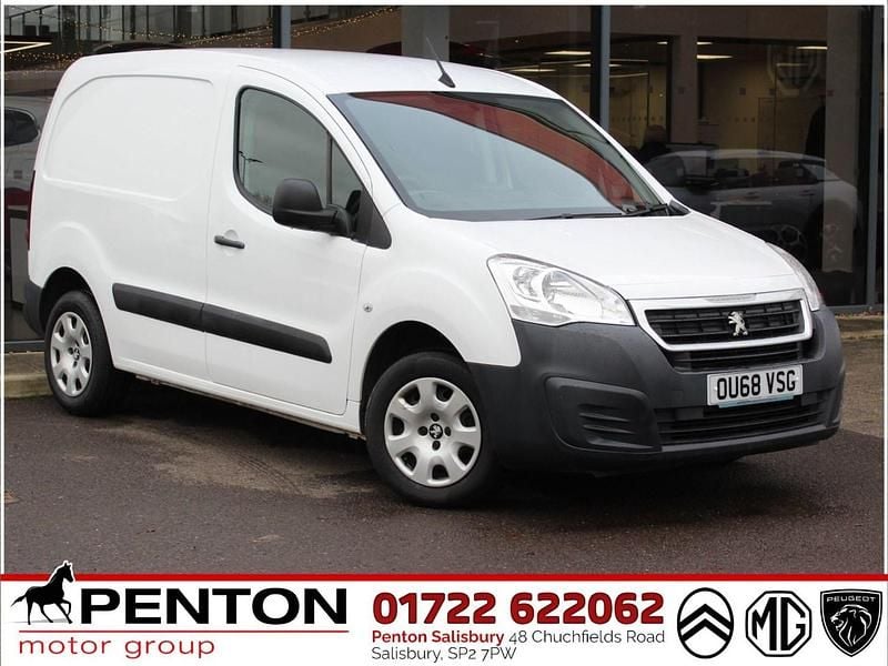 White Used 2018 Peugeot Partner MPV | £9,490 (Good price) - Image 1/4