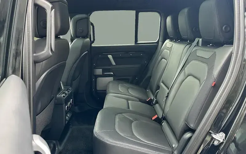 Używany Land Rover Defender 300 KM (220 kW) 2024 SUV