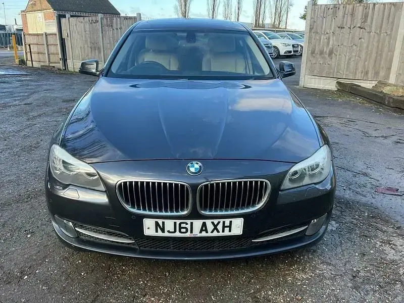 Begagnad BMW 520 2011 Grå Sedan
