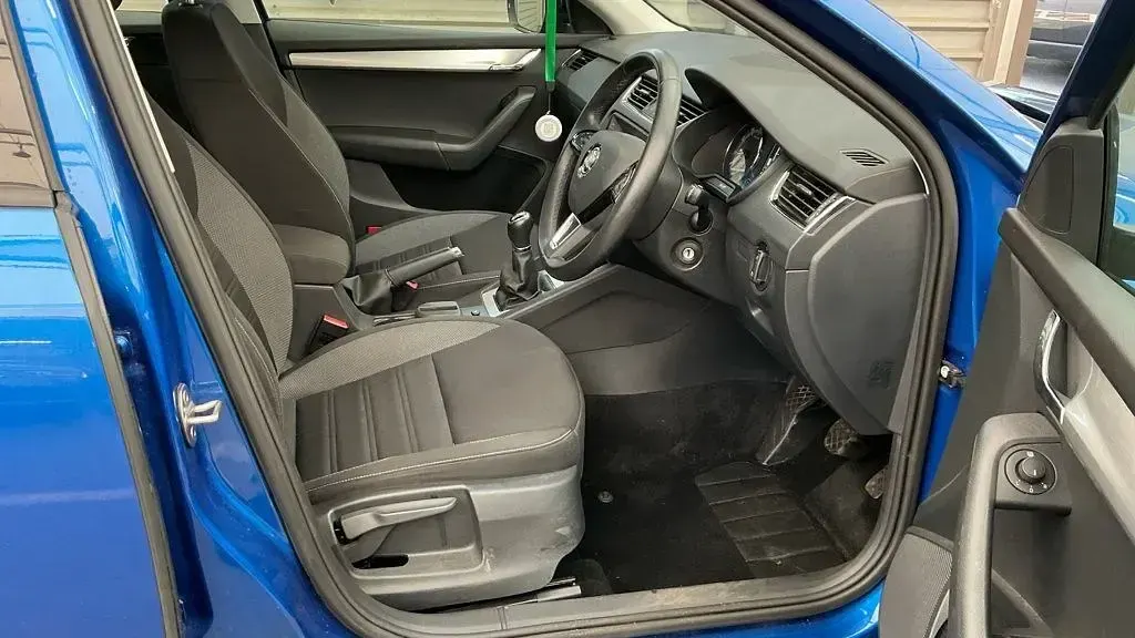 Used Skoda Octavia SE Drive 150 HP (110 kW) 2020 Blue Hatchback