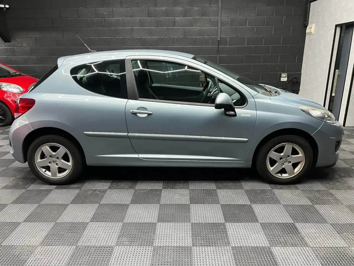 Used Peugeot 207 2011 Blue Hatchback