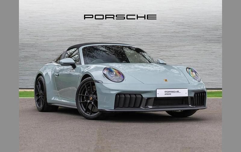 Used Porsche 911 534 HP (392 kW) 2025 Green Cabriolet