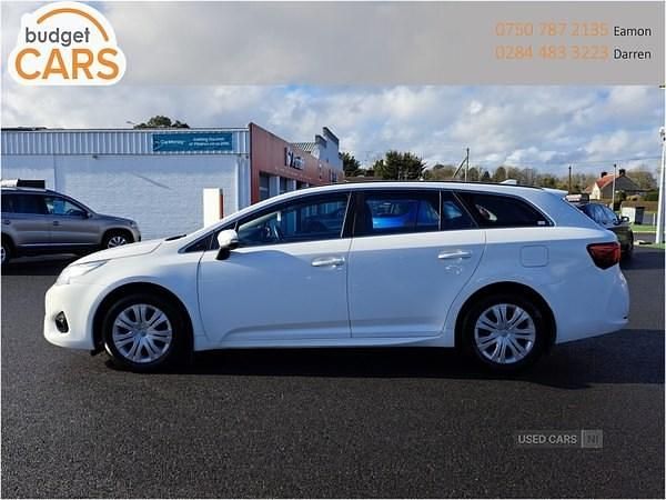 Used Toyota Avensis Active 112 HP (82 kW) 2016 White Estate
