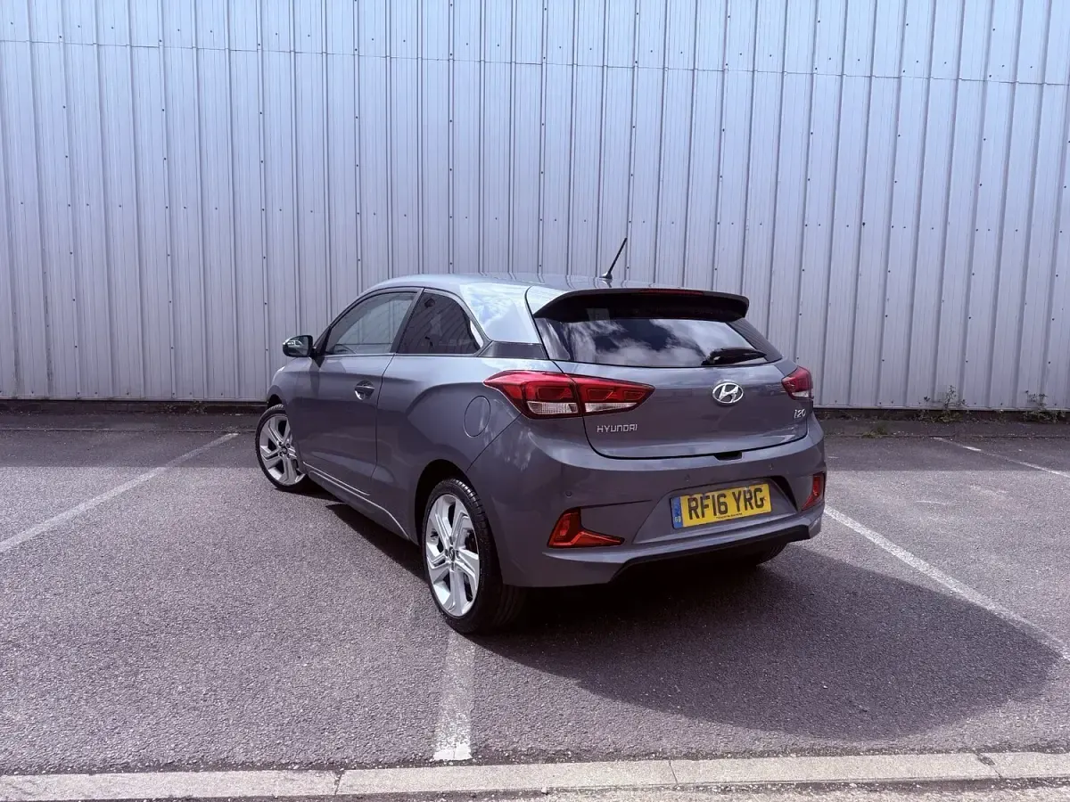 Used Hyundai i20 Sport 90 HP (66 kW) 2016 Grey Coupe