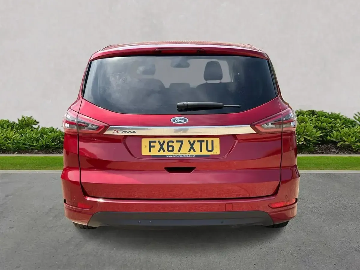 Used Ford S-MAX Titanium 160 HP (117 kW) 2017 Red MPV