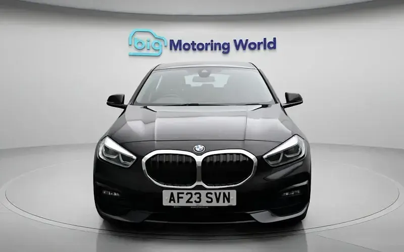Usado BMW 116 Sport Line 116 CV (85 kW) 2023 Negro Utilitario